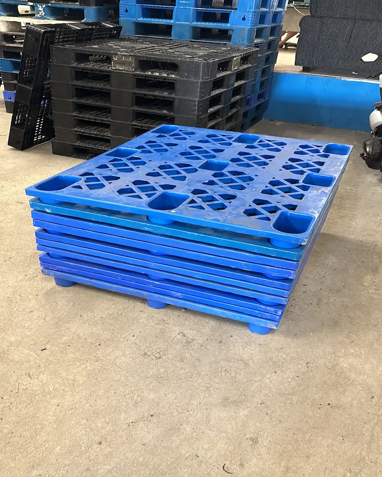 Palete plástico azul modelo especial em estoque